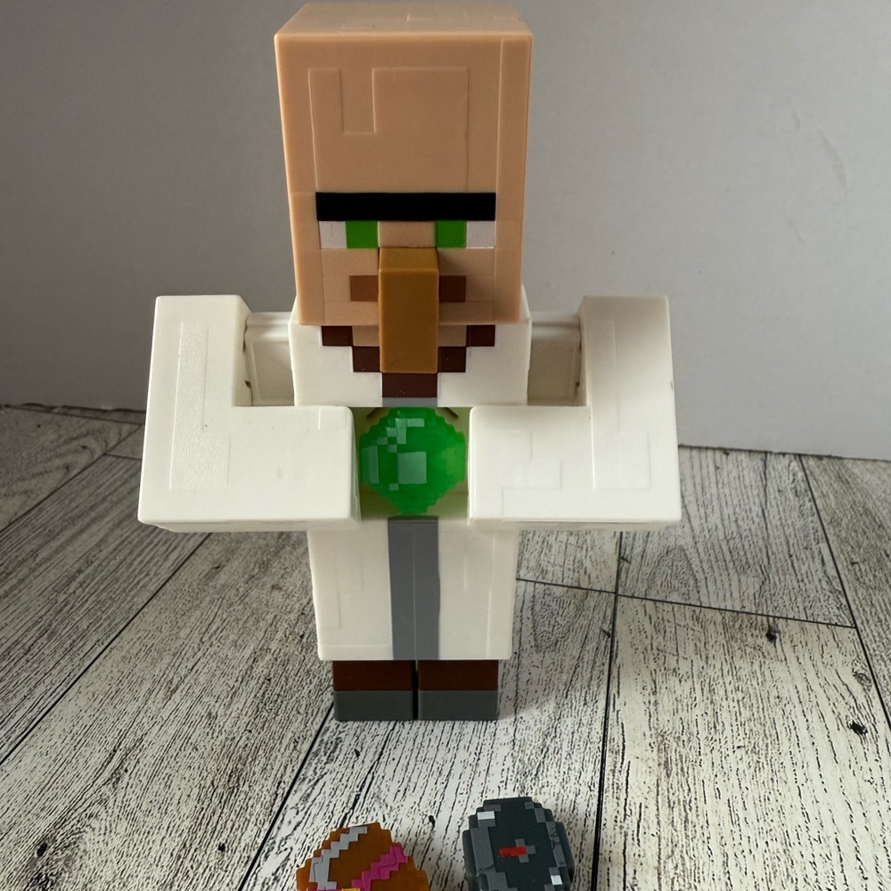 Minecraft Librarian Figure 5” Trading Villager Action Mattel  Includes Emeralds